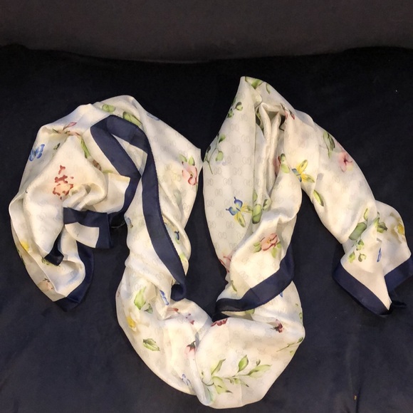 Silky floral shawl scarf - Picture 4 of 6